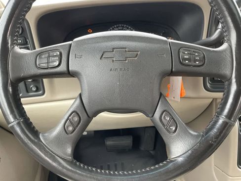 Used 2005 Chevrolet Suburban LT w/ Preferred Equipment Group image 10