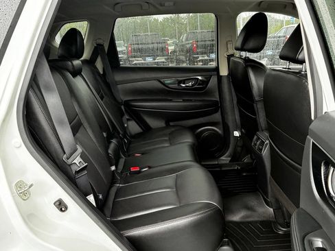 Used 2020 Nissan Rogue SL w/ Premium Package AWD/4WD image 32