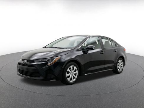 Used 2025 Toyota Corolla LE FWD image 3