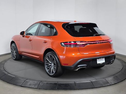 Certified 2025 Porsche Macan AWD/4WD image 3