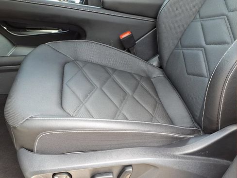 Used 2025 Volkswagen Atlas SE FWD image 16