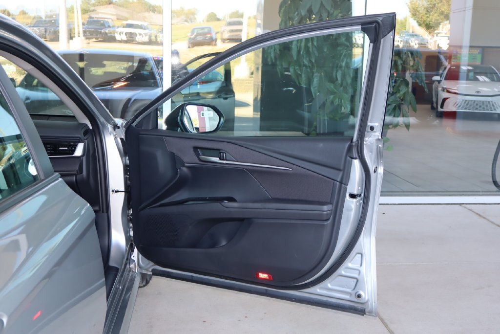 Used 2026 Toyota Camry LE FWD image 40