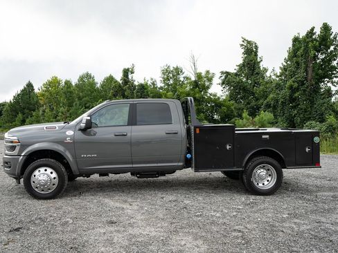 New 2026 RAM 4500 4x4 Crew Cab DRW w/ Laramie Trim Package image 15