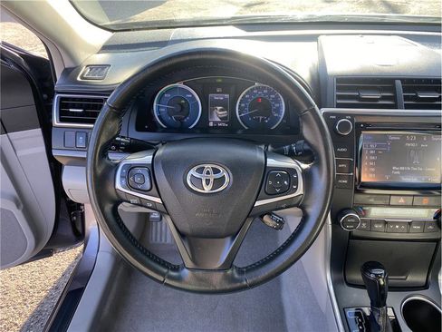 Used 2015 Toyota Camry XLE w/ Moonroof Package image 12