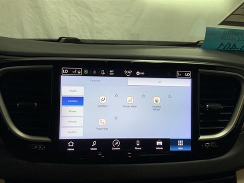 Used 2024 Chrysler Pacifica Touring-L FWD image 36