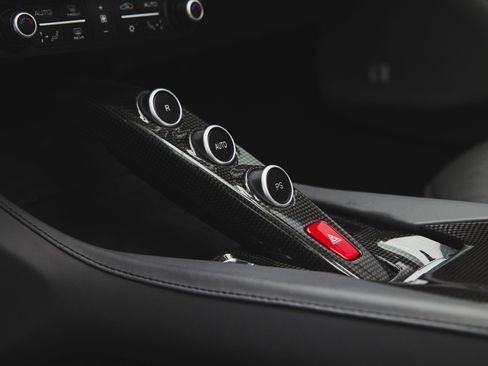 Used 2019 Ferrari Portofino image 23