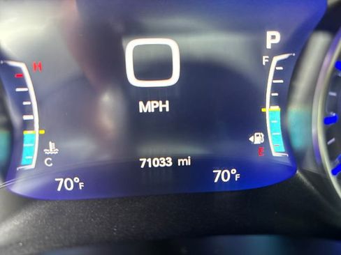 Used 2023 Chrysler Pacifica Touring-L FWD image 16