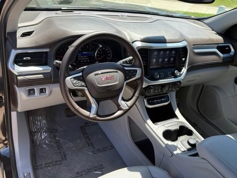 Used 2023 GMC Acadia SLT w/ Preferred Package AWD/4WD image 8