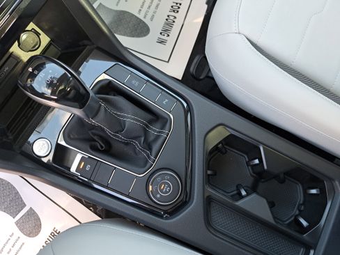 New 2026 Volkswagen Taos SE image 23