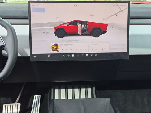 Used 2024 Tesla Cybertruck Cyberbeast AWD/4WD image 30