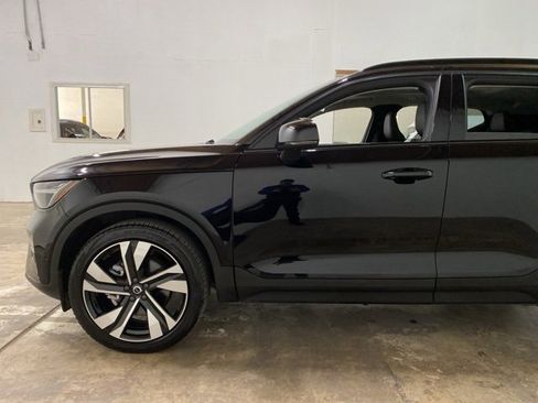 Used 2025 Volvo XC40 B5 Plus image 92