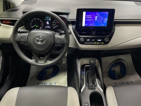 Used 2025 Toyota Corolla LE FWD image 30