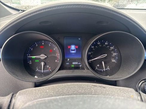 Used 2019 Toyota C-HR XLE image 4