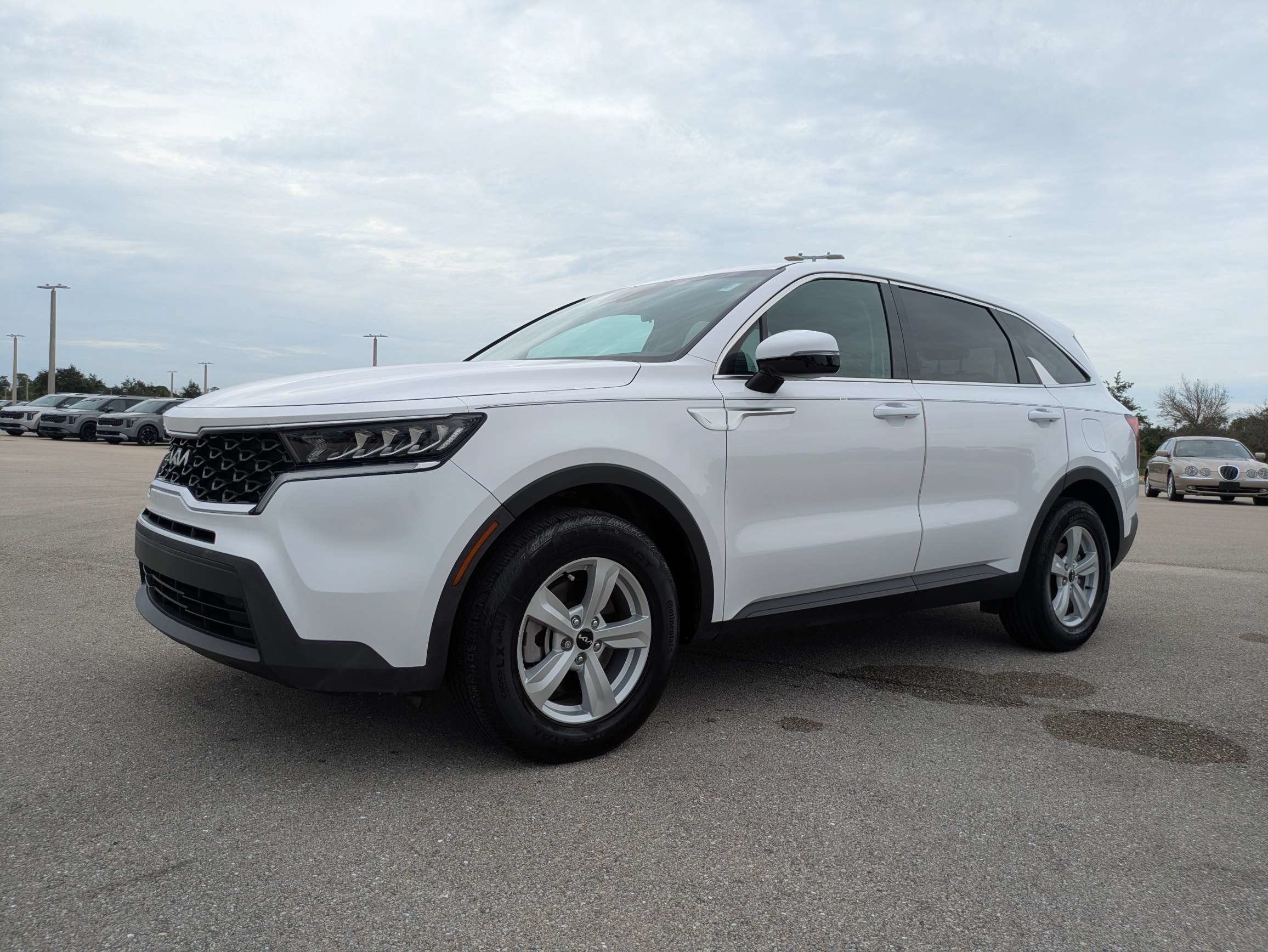Certified 2023 Kia Sorento LX FWD image 8