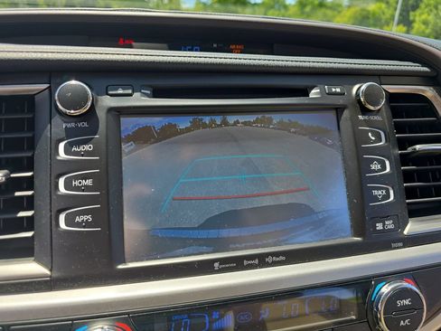 Certified 2019 Toyota Highlander XLE AWD/4WD image 29