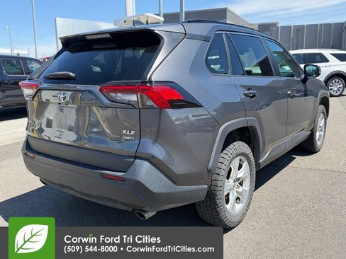 Used 2020 Toyota RAV4 XLE w/ XLE Grade Weather Package AWD/4WD image 10