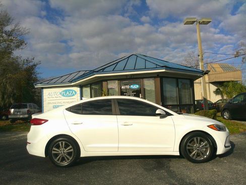 Used 2017 Hyundai Elantra SE image 8