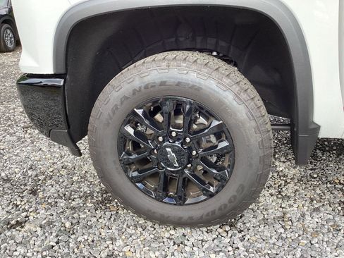 Used 2026 Chevrolet Silverado 2500 Custom w/ Custom Value Package AWD/4WD image 9
