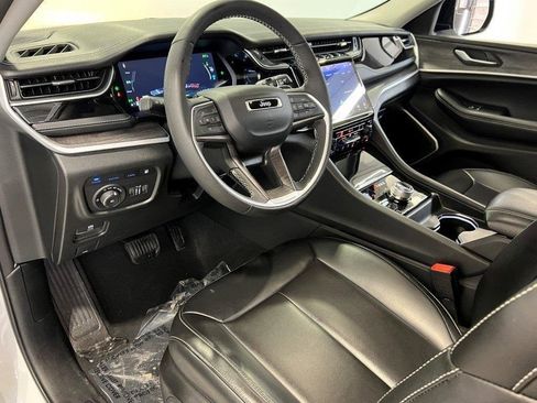 Used 2024 Jeep Grand Cherokee Limited 4xe image 27