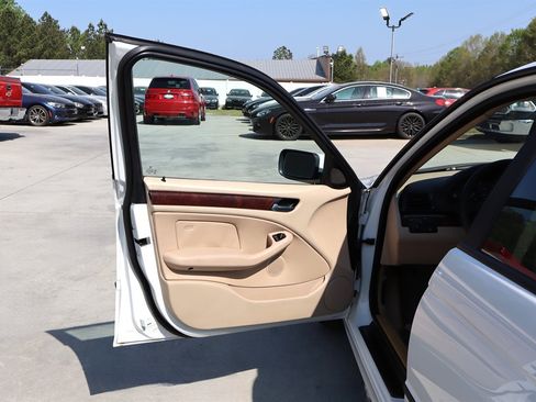 Used 2004 BMW 325i Sedan image 26