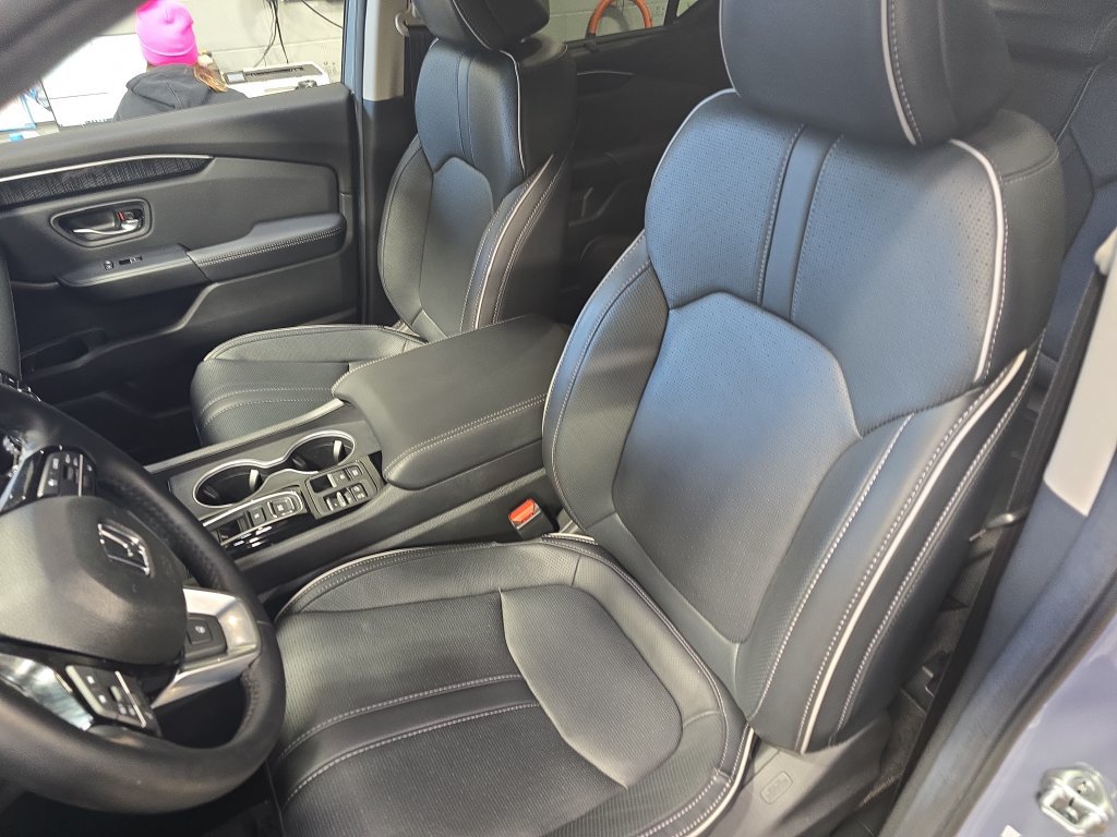 Used 2025 Honda Pilot Elite image 16