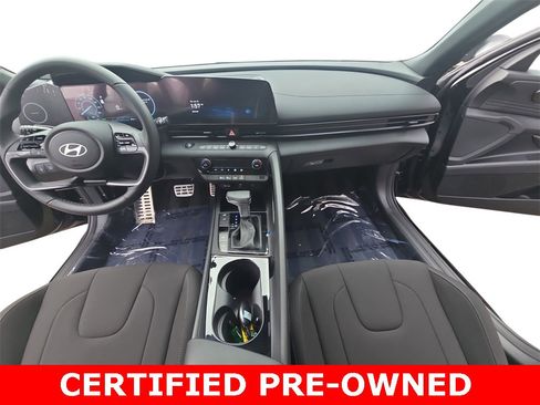 Certified 2025 Hyundai Elantra SEL image 9