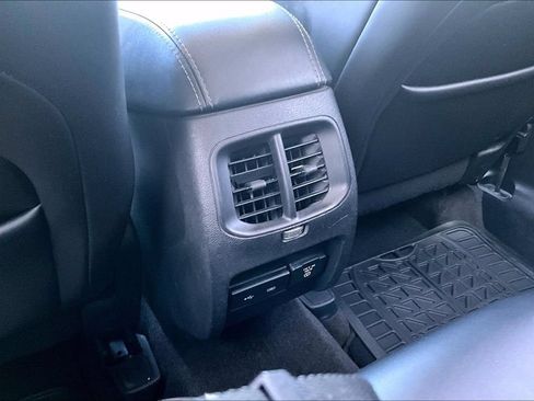 Used 2019 Jeep Cherokee Limited w/ Luxury Group AWD/4WD image 10