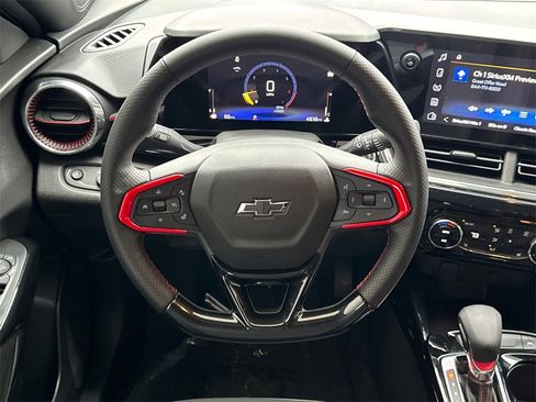 Used 2025 Chevrolet Trax RS w/ Driver Confidence Package image 24