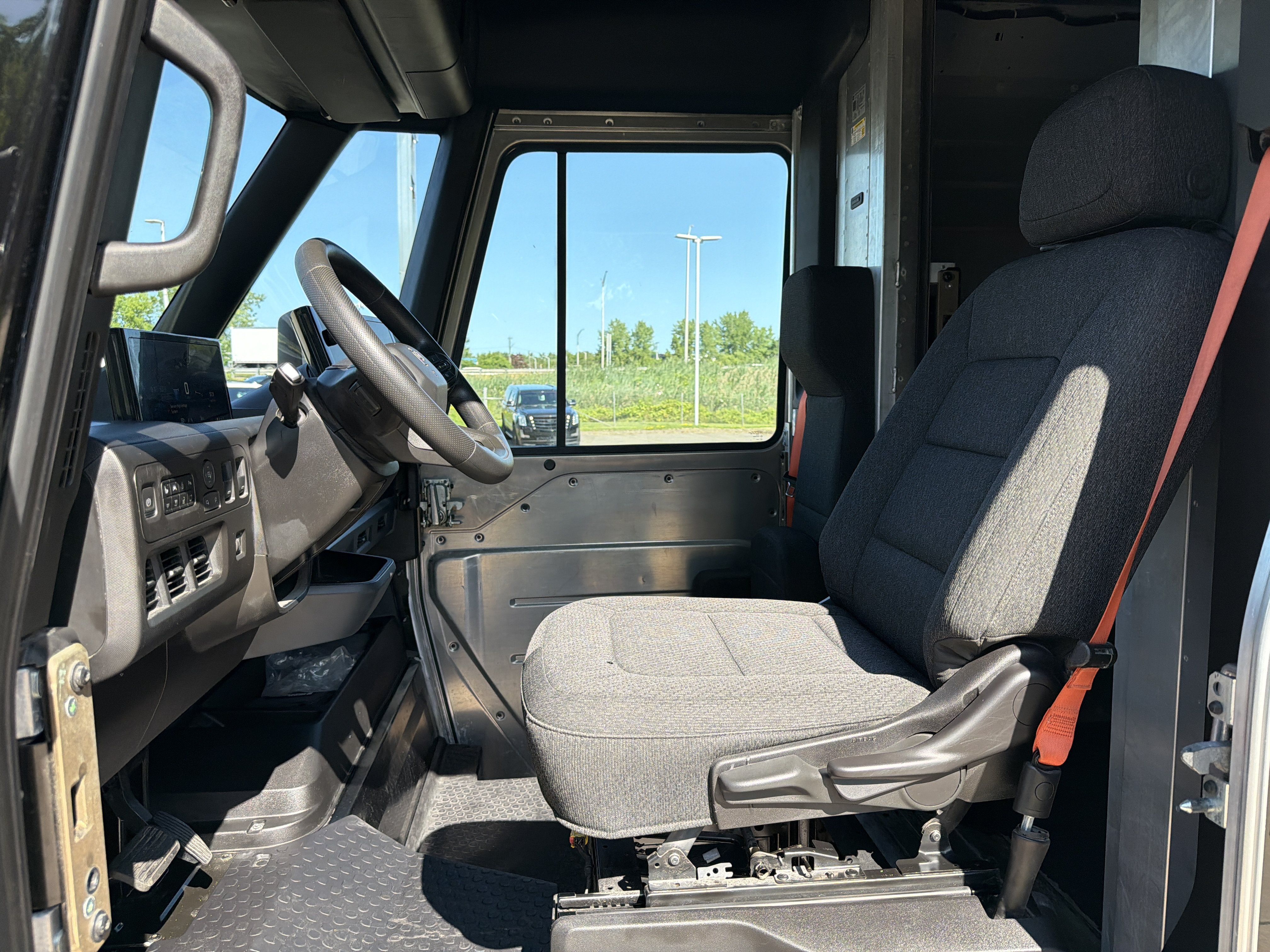 Used 2024 Chevrolet Brightdrop 600 w/ Commercial Equipment Package AWD/4WD image 16