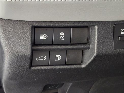 Used 2019 Toyota Avalon XLE image 25