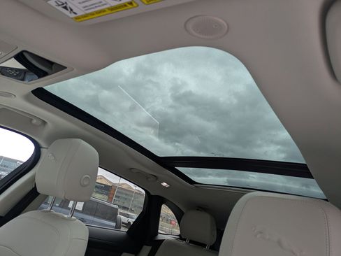 Used 2023 Jaguar F-PACE S image 23