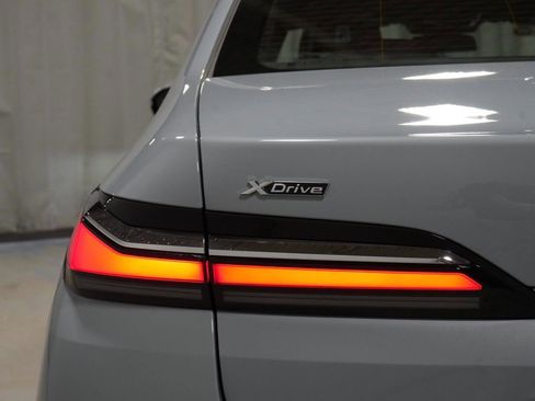 Certified 2023 BMW 760i xDrive w/ Parking Assistance Package image 39