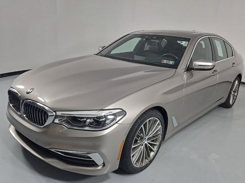 Used 2018 BMW 540i xDrive image 3