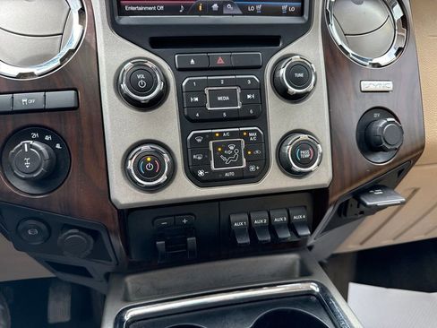 Used 2016 Ford F250 Lariat w/ Lariat Ultimate Package AWD/4WD image 35
