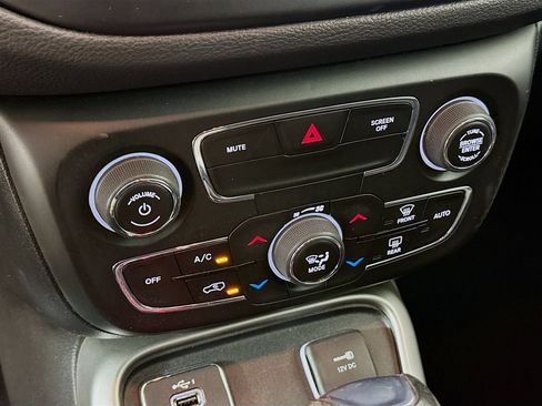 Used 2021 Jeep Compass Latitude FWD image 22