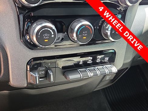 Used 2025 RAM 1500 Warlock AWD/4WD image 18
