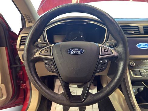 Used 2020 Ford Fusion SE FWD image 17