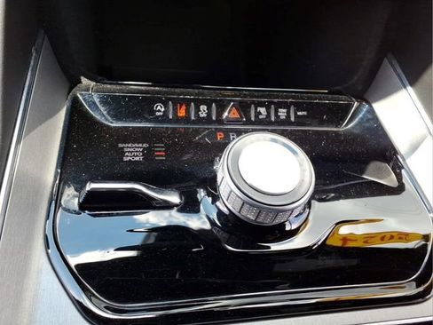 Used 2024 Jeep Wagoneer L Series II AWD/4WD image 40