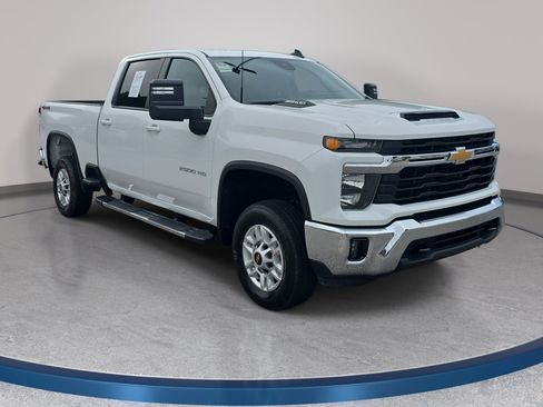Used 2025 Chevrolet Silverado 2500 LT w/ Convenience Package AWD/4WD image 3