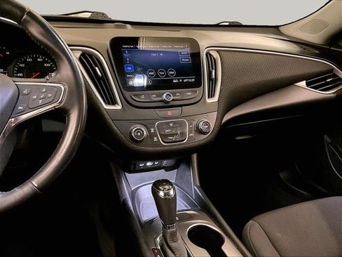 Used 2019 Chevrolet Malibu RS FWD image 6
