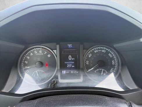 Used 2016 Toyota Tacoma TRD Off-Road w/ Towing Package image 15