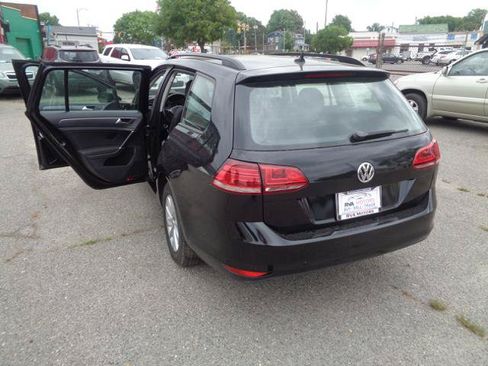 Used 2019 Volkswagen Golf S FWD image 10