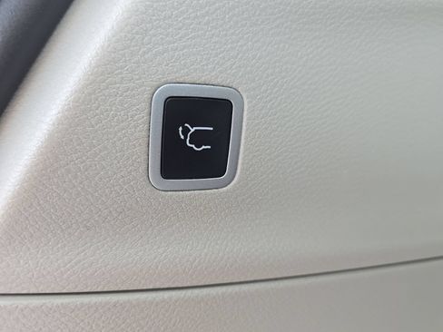 Used 2023 Chrysler Pacifica Touring-L FWD image 58