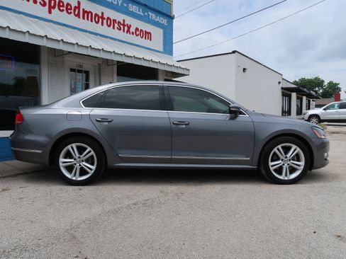 Used 2014 Volkswagen Passat TDI SEL Premium FWD image 4