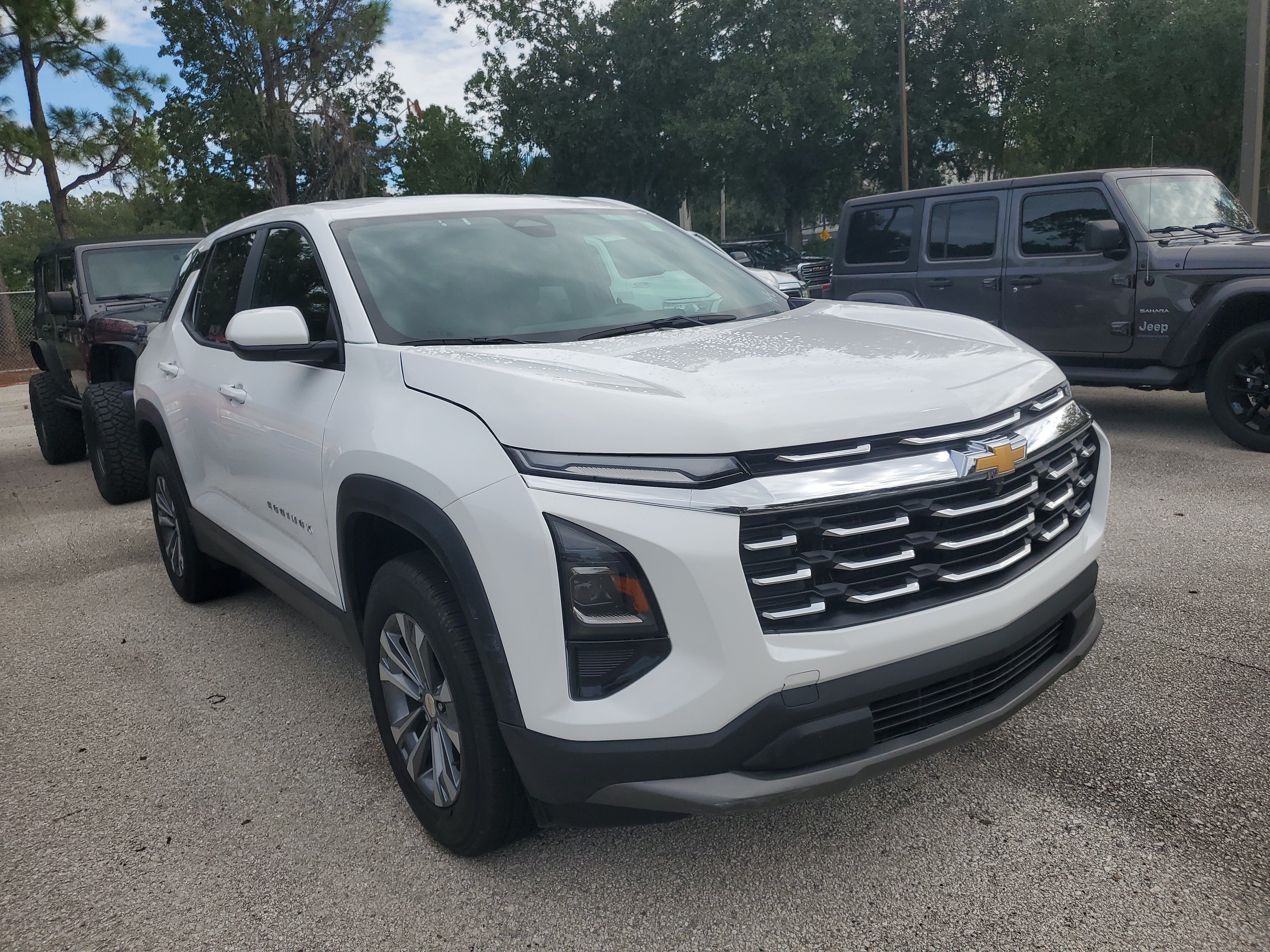 Used 2026 Chevrolet Equinox LT FWD image 2