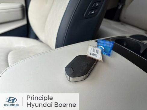 Used 2025 Kia Carnival EX FWD image 35