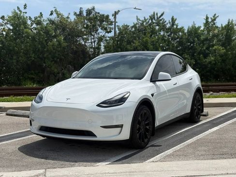Used 2022 Tesla Model Y Long Range image 6