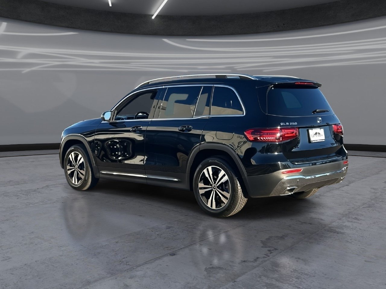 Used 2025 Mercedes-Benz GLB 250 image 4