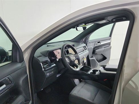 Used 2026 GMC Terrain Elevation w/ Technology Package II FWD image 9