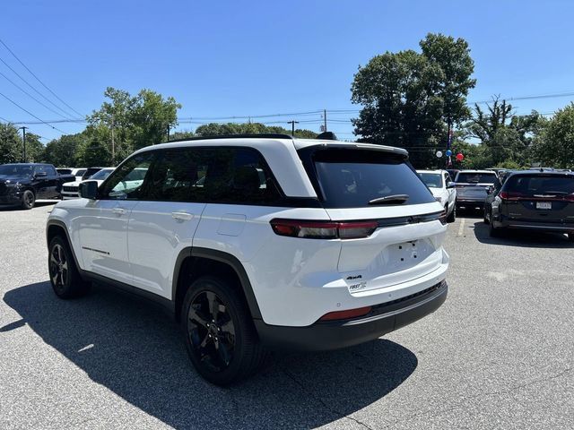 Used 2023 Jeep Grand Cherokee Altitude AWD/4WD image 5